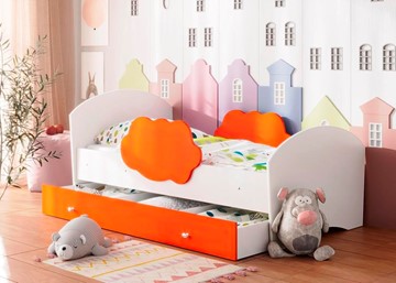 Детская кровать Тучка с ящиком, корпус Белый, фасад Оранжевый в Комсомольске-на-Амуре