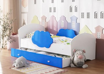 Детская кровать Тучка с ящиком, корпус Белый, фасад Синий в Комсомольске-на-Амуре