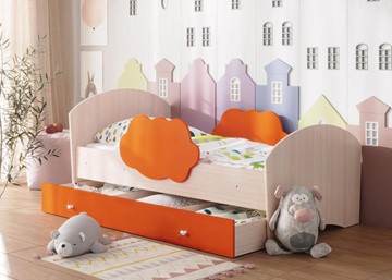 Детская кровать Тучка с ящиком, корпус Дуб млечный, фасад Оранжевый в Комсомольске-на-Амуре
