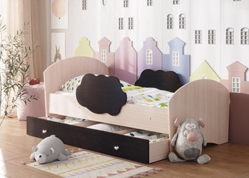 Детская кровать с бортиками Тучка с ящиком, корпус Дуб млечный, фасад Венге в Комсомольске-на-Амуре
